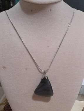 Elegant Black Stone Pendant Necklace for Women